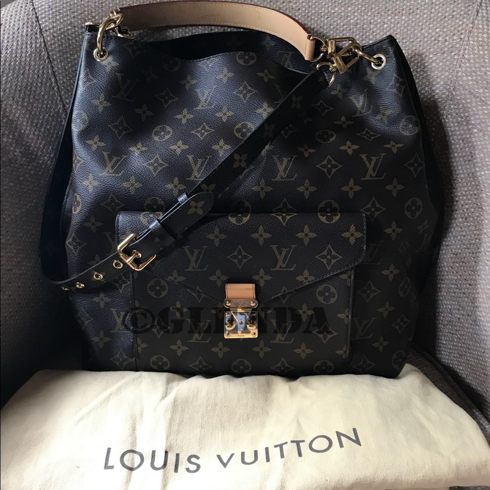 💯% Authentic Louis Vuitton Hobo Metis